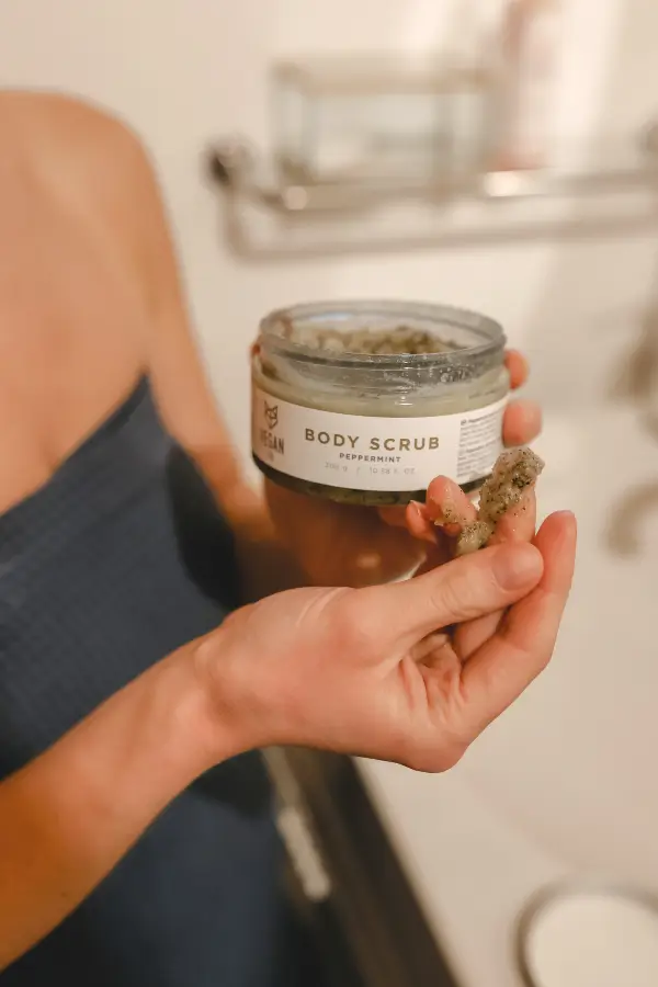 https://vfox.lionssolution.com/wp-content/uploads/2019/09/piparmetru-skrubis-vegan-fox-2.webp