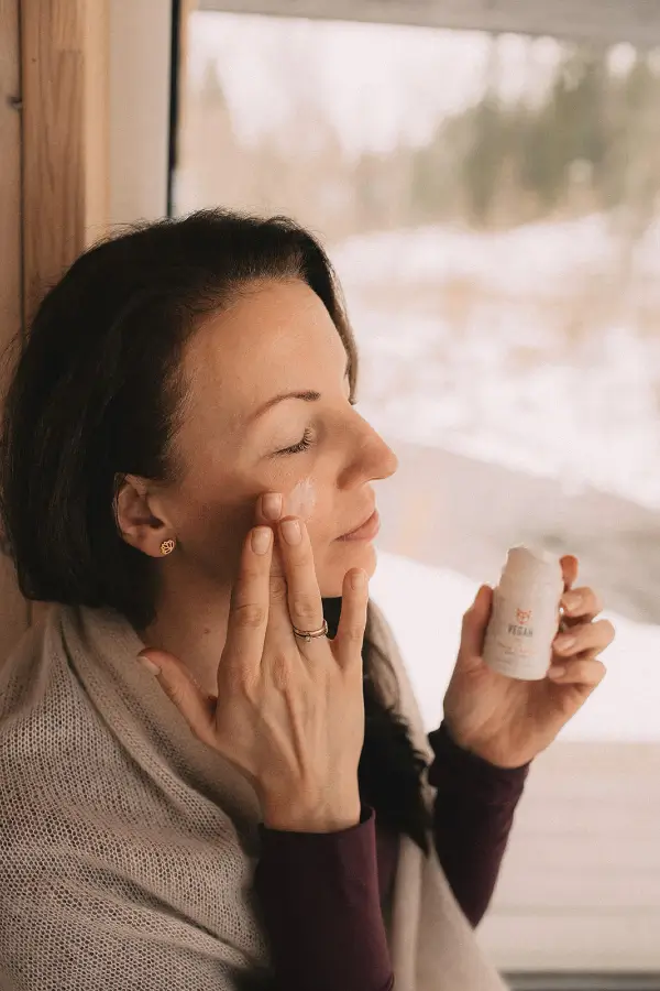 https://vfox.lionssolution.com/wp-content/uploads/2024/04/face-cream-anti-age-1.webp